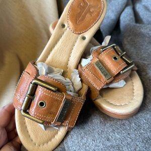 FRYE cognac leather platform sandal with gold buckle. Frye quality. SZ 9 $48